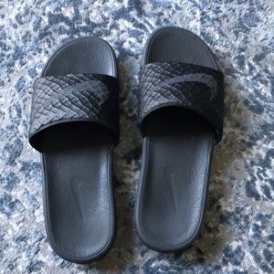 Like new! Mens nike slides